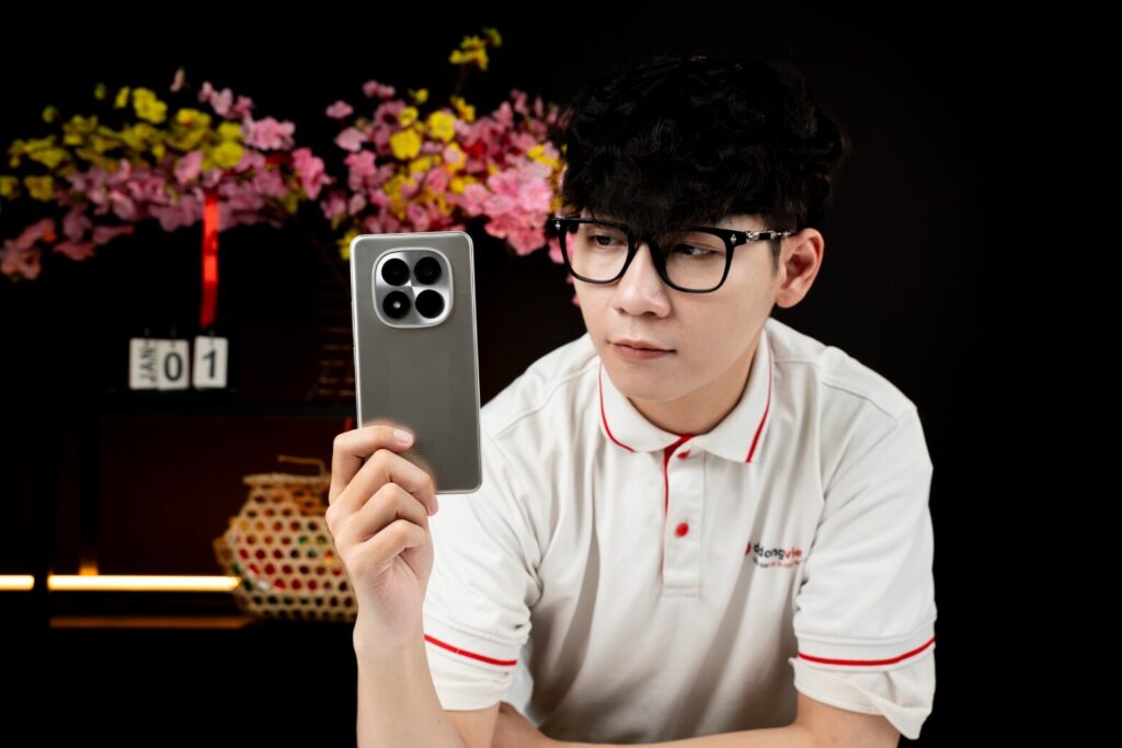 So sánh OPPO Reno15 F và Redmi Note 15 Pro: Chọn thời trang hay cấu hình cực hạn? 15 Xiaomi Note 15 Pro ưu tiên độ bền với kính Victus 2 và khả năng chống rơi tốt