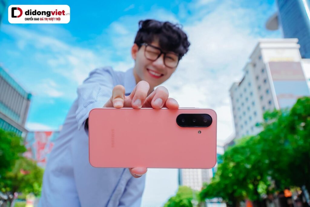 So sánh chi tiết Redmi Note 15 và Samsung Galaxy A26 5G theo nhu cầu sử dụng 22 Samsung Galaxy A26 5G nổi bật với khả năng xử lý HDR tự nhiên, màu da chân thực và hệ camera đa dụng