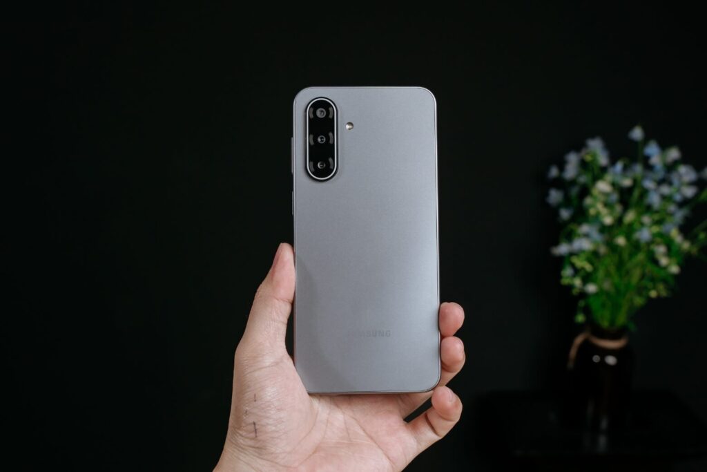 So sánh Samsung A17 5G và OPPO A6c: Chọn cân bằng hay ưu tiên thời lượng pin? 9 so sánh Samsung A17 5G và OPPO A6c