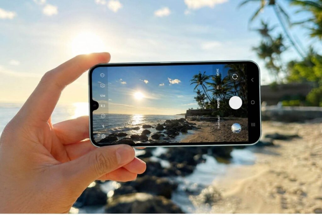 So sánh Samsung A27 5G và Xiaomi Redmi Note 15 Pro 5G chi tiết 15 Galaxy A27 5G ghi điểm với camera selfie lấy nét tự động hiếm có trong phân khúc.
