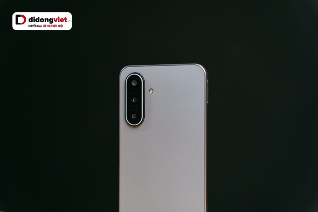 So sánh Samsung Galaxy A17 5G và Redmi Note 14 5G: Chọn bền bỉ hay phá cách? 18 Galaxy A17 5G nổi bật với camera 50MP OIS cho ảnh chân dung màu da ấm, nịnh mắt và sẵn sàng đăng mạng xã hội.