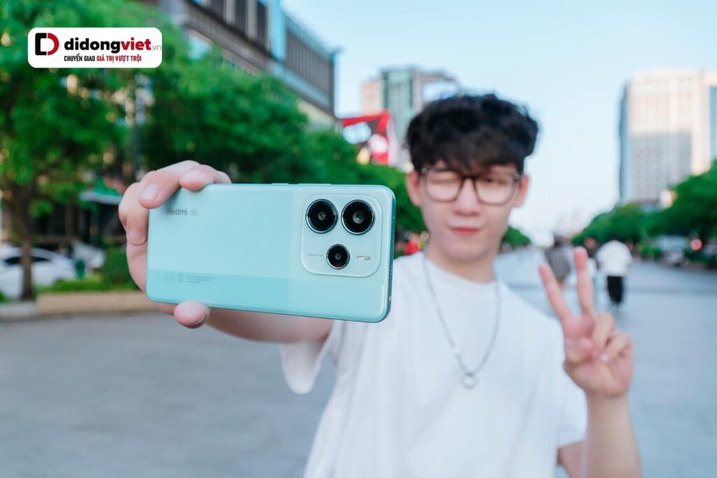 So sánh Samsung Galaxy A17 5G và Redmi Note 14 5G: Chọn bền bỉ hay phá cách? 19 Redmi Note 14 5G nổi bật với camera 108MP sắc nét, zoom tốt và xử lý chi tiết đêm ấn tượng nhưng cho tông màu chân thực, hơi lạnh.