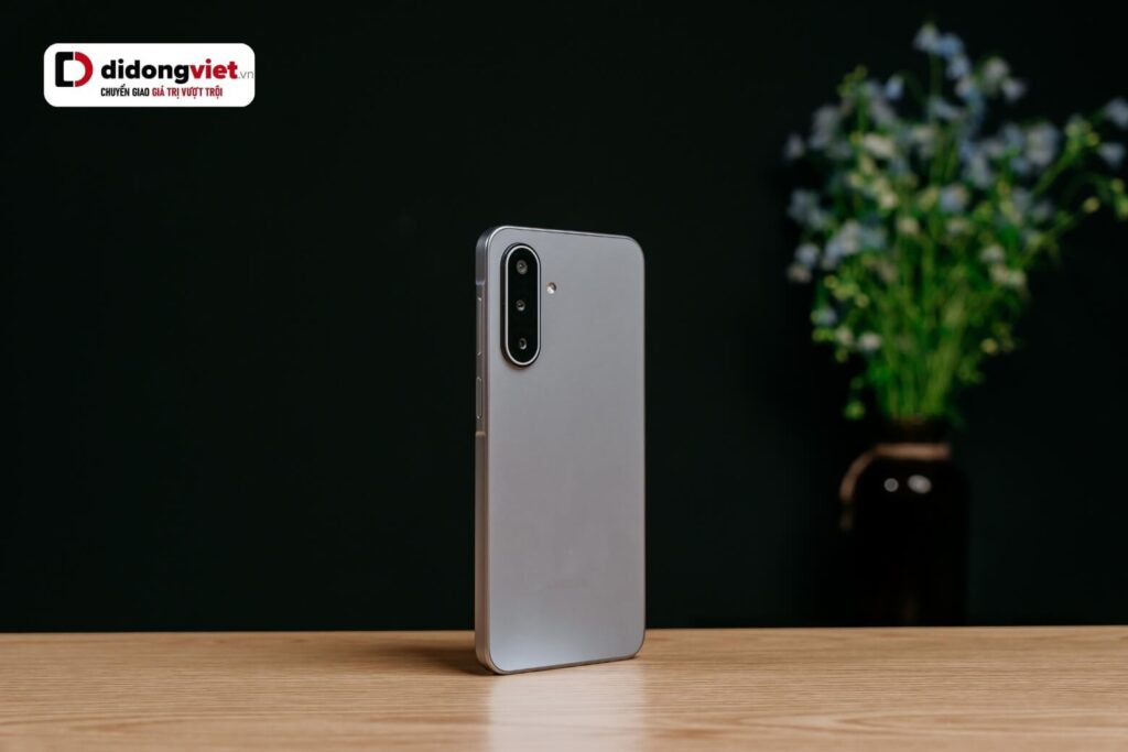 So sánh Samsung Galaxy A17 5G và Redmi Note 14 5G: Chọn bền bỉ hay phá cách? 20 Phù hợp cho người dùng ưu tiên sự ổn định lâu dài, cập nhật bền vững, thiết kế thanh lịch và hệ sinh thái Samsung an toàn, liền mạch.