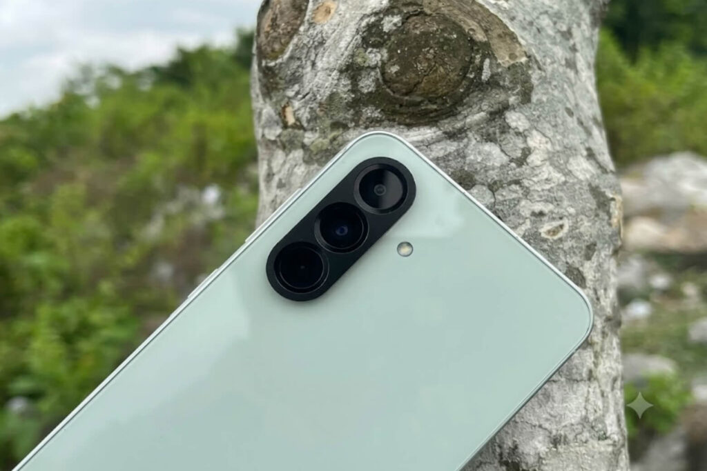 So sánh Samsung Galaxy A37 và OPPO A6T Pro: Trải nghiệm thực tế và bài toán chi phí 10 Galaxy A37 vượt trội về nhiếp ảnh với camera OIS và khả năng quay video 4K ổn định hơn OPPO A6T Pro.