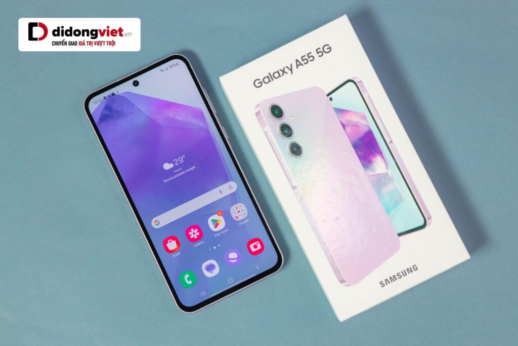 Màn hình Galaxy A55 có thể gặp hạn chế về khả năng hiển thị dưới trời nắng gắt.