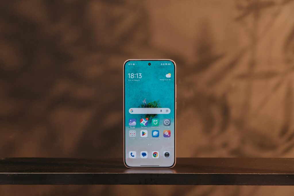 Xiaomi 15T nổi bật với màn hình sắc nét và độ sáng vượt trội khi sử dụng ngoài trời.