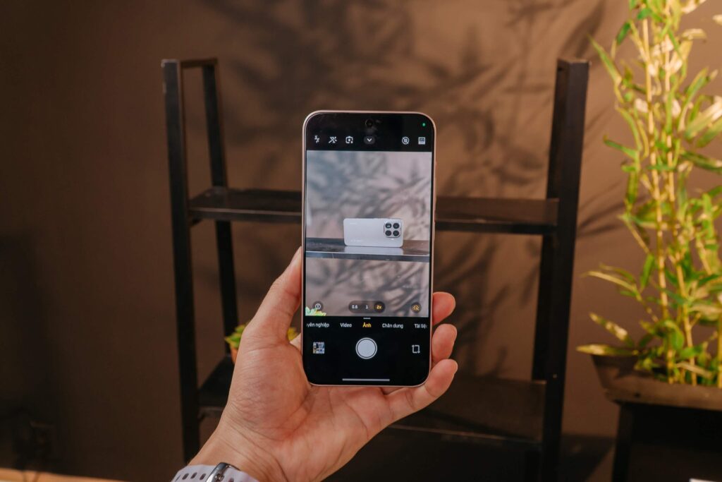 Xiaomi 15T mạnh về chụp ảnh chân dung, còn Galaxy A57 nổi bật với khả năng quay video ổn định.