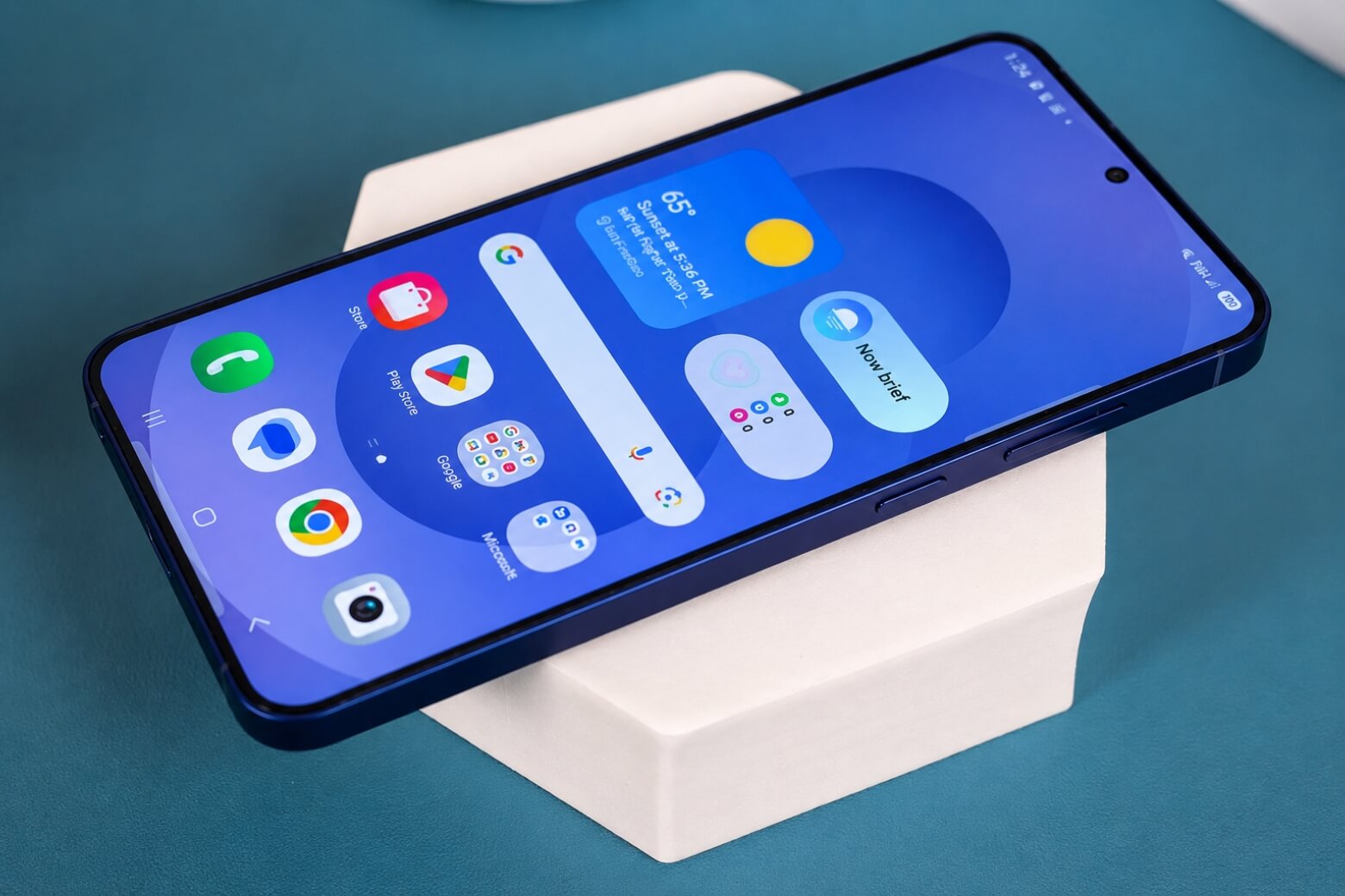 So sánh Samsung Galaxy S26 Plus và iPhone 15 Pro Max sạc nhanh 45W