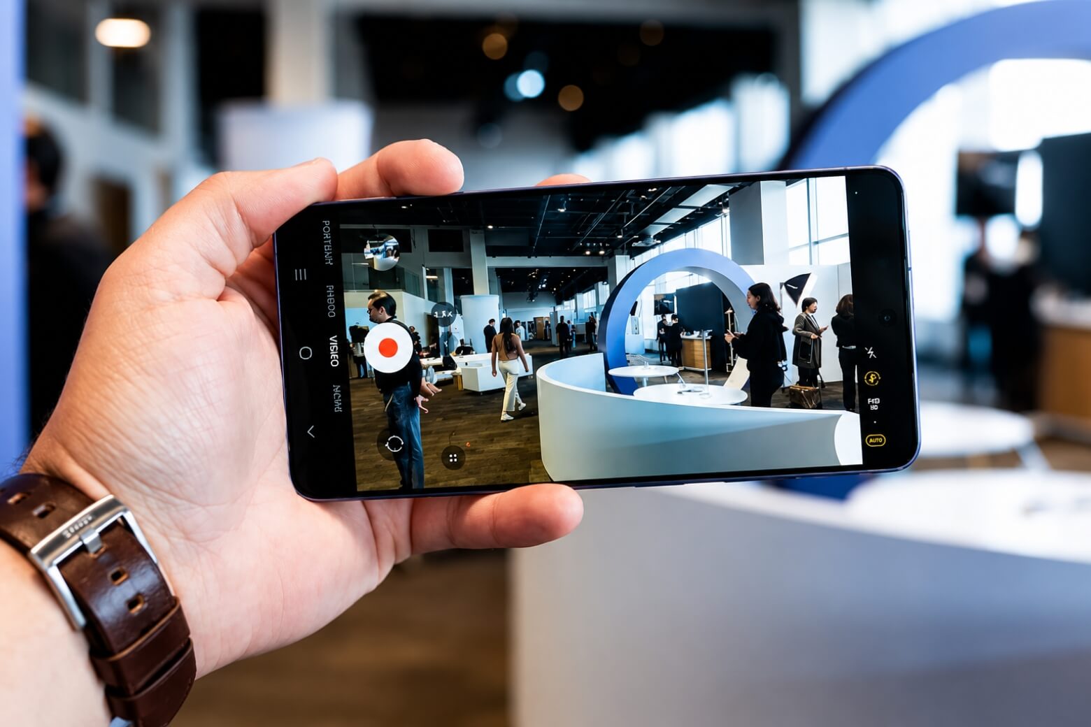 So sánh Samsung Galaxy S26 Plus và OPPO Find X9: Đâu là flagship dành cho bạn? 10 So sánh Samsung Galaxy S26 Plus và OPPO Find X9 camera