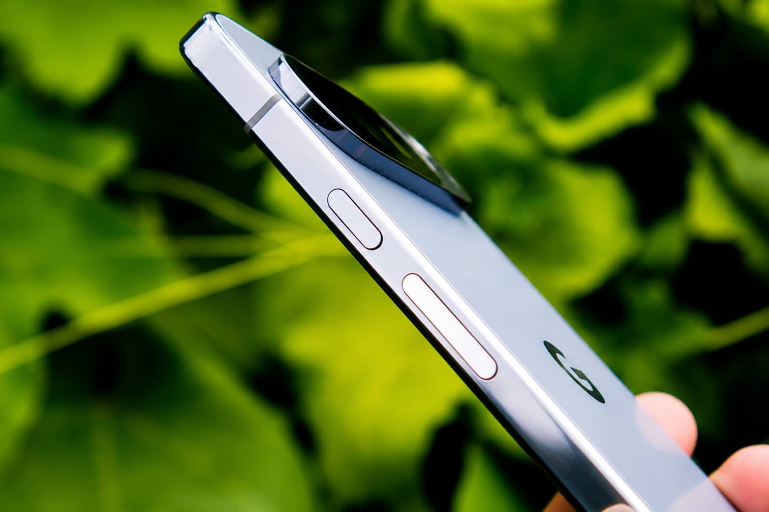 So sánh Samsung Galaxy S26 Ultra và Google Pixel 10 Pro XL mặt lưng
