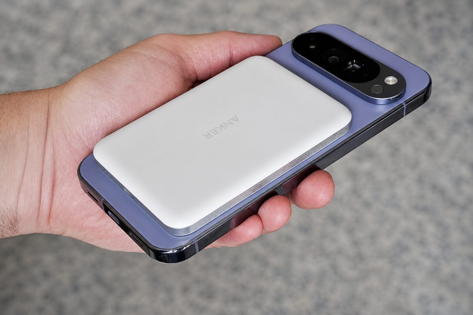 So sánh Samsung Galaxy S26 Ultra và Google Pixel 10 Pro XL sạc