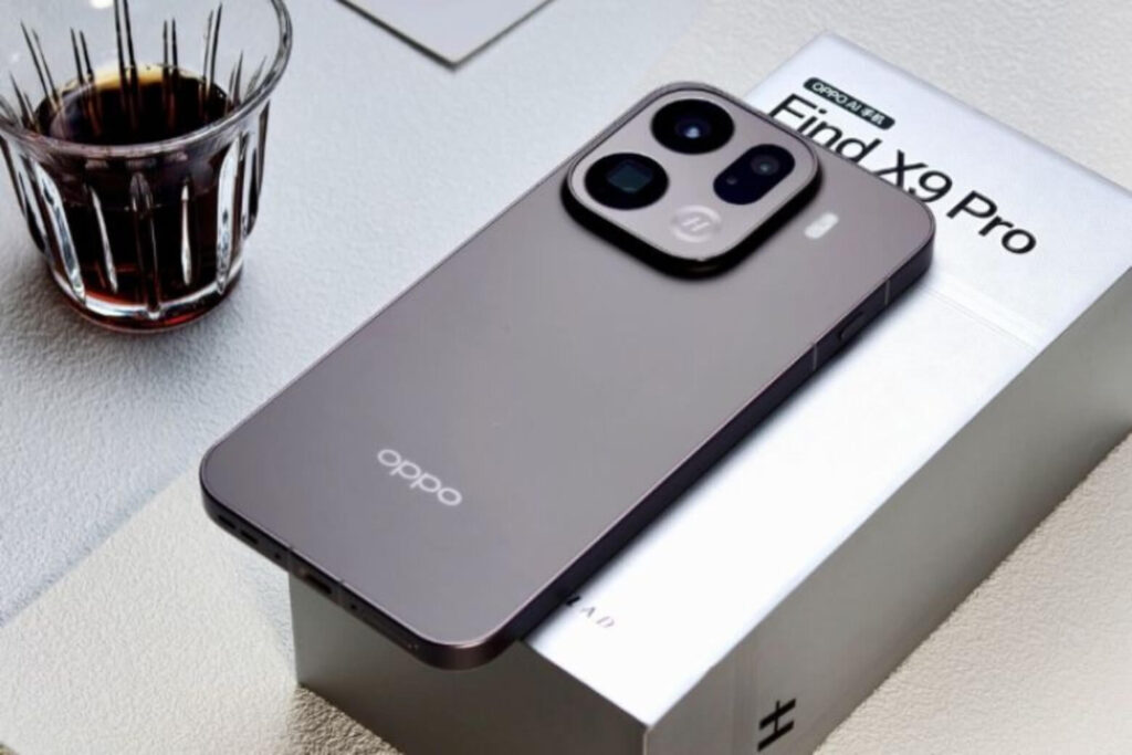 So sánh Samsung Galaxy S26 Ultra và OPPO Find X9 Pro: Chọn "Trợ lý công việc" hay "Quái thú nhiếp ảnh"? 14 Find X9 Pro mang lại cảm giác cầm nắm thoải mái và độ bền vượt trội.