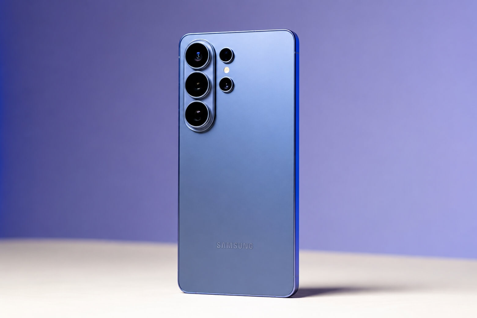 So sánh Samsung Galaxy S26 Ultra và Xiaomi 17 Ultra thiết kế