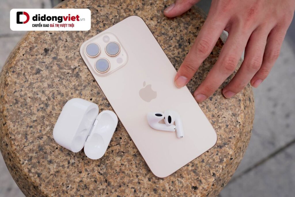 So sánh Samsung Z Flip7 và iPhone 16 Pro Max: Trải nghiệm thực tế và rủi ro rớt giá 16 so sánh Samsung Z Flip7 và iPhone 16 Pro Max