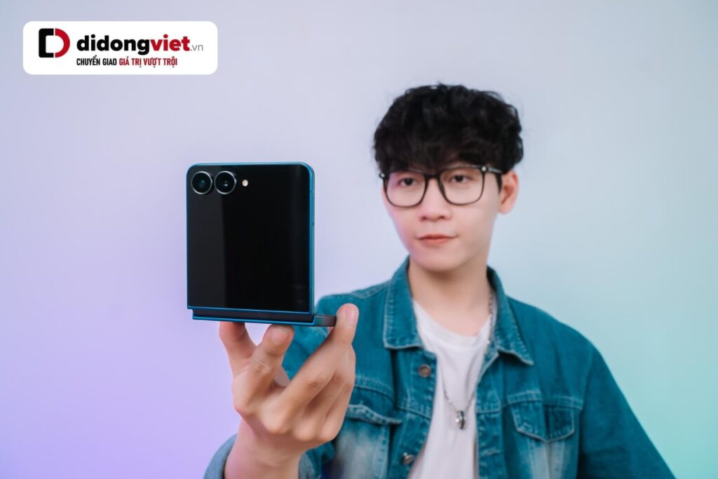 Z Flip7 tạo lợi thế ở trải nghiệm mới mẻ với thiết kế gập, mang lại giá trị sử dụng khác biệt