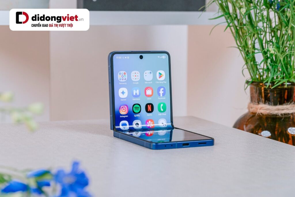 Z Flip7 tuy thời lượng pin thấp hơn một chút nhưng vẫn đáp ứng tốt cả ngày sử dụng