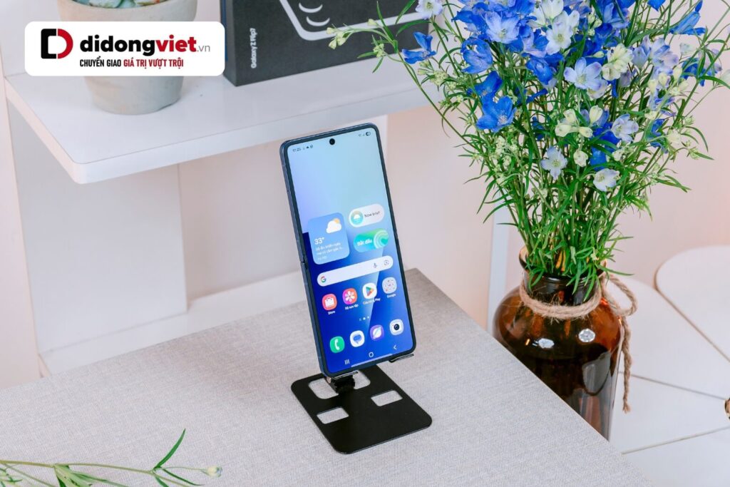 So sánh Samsung Z Flip7 và iPhone 16 Pro Max: Trải nghiệm thực tế và rủi ro rớt giá 13 so sánh Samsung Z Flip7 và iPhone 16 Pro Max