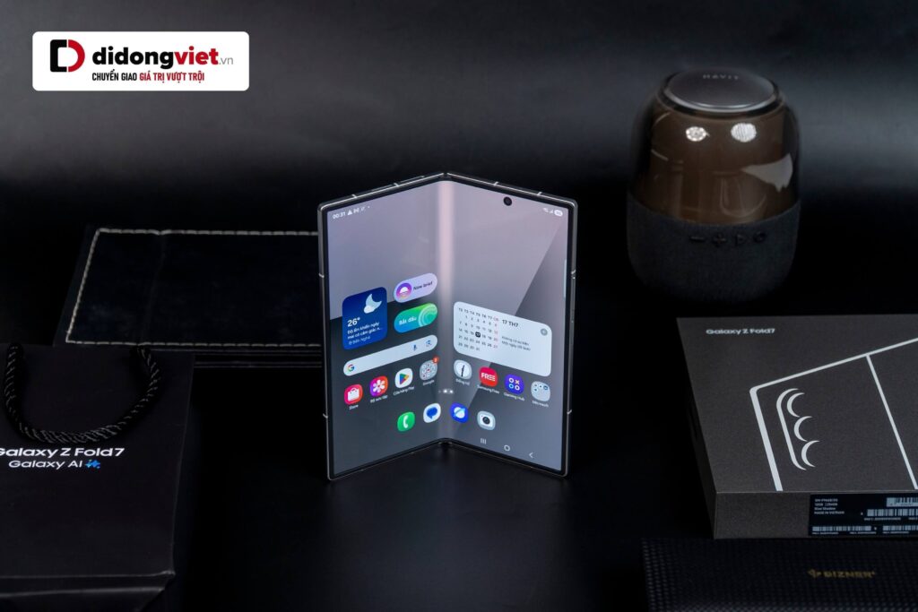 So sánh Samsung Z Fold7 và iPhone 17 Pro Max: Chọn đa nhiệm hay sự ổn định? 12 Z Fold7 nhẹ hơn trên thông số nhưng iPhone 17 Pro Max lại thuận tiện hơn cho thao tác một tay hằng ngày.