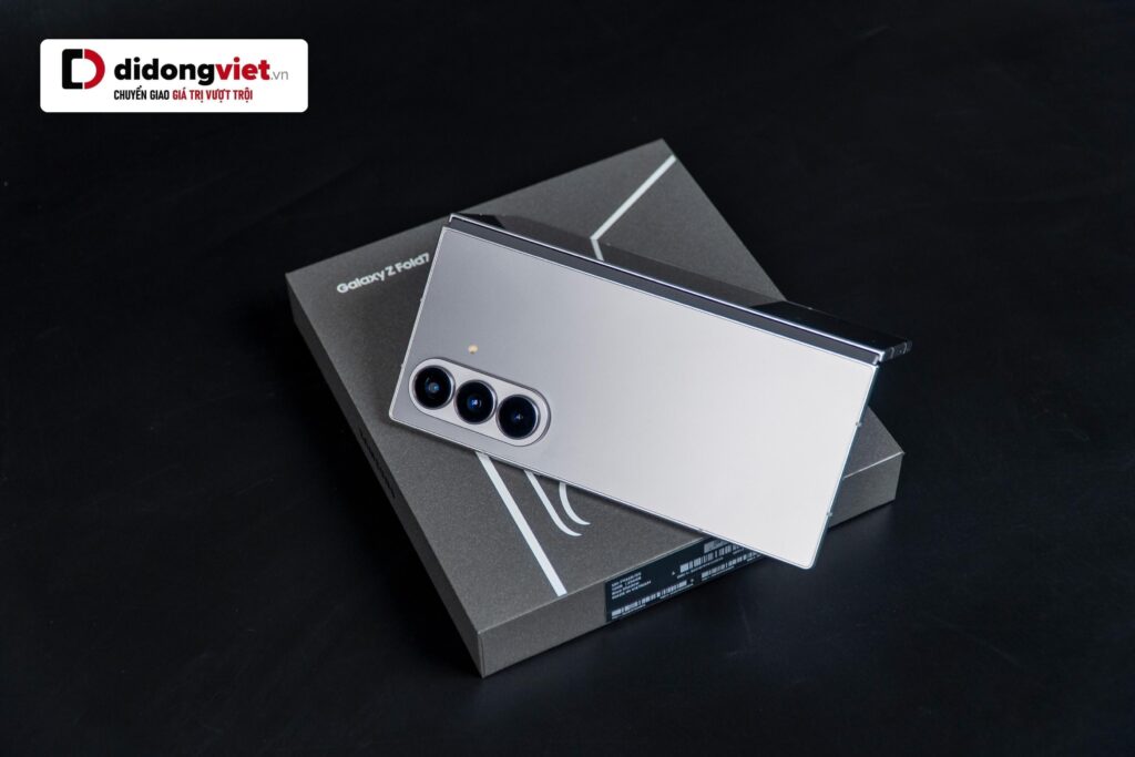 So sánh Samsung Z Fold7 và iPhone 17 Pro Max: Chọn đa nhiệm hay sự ổn định? 17 Pin 4.400mAh đáp ứng ổn định nhu cầu sử dụng trong một ngày làm việc.