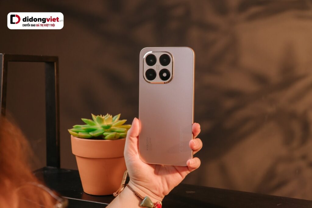 So sánh Xiaomi 15T 5G và Redmi Note 15 Pro 5G về hiệu năng và độ bền thực tế 17 Xiaomi 15T 5G nổi bật với hệ thống camera Leica và ống kính tele chuyên dụng cho ảnh chân dung chất lượng cao.