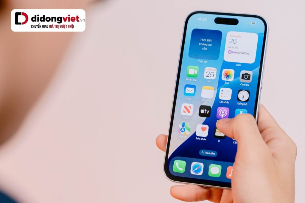 iPhone 15 nổi bật với Dynamic Island mượt mà và thiết kế tối ưu thao tác một tay, mang lại sự thoải mái khi sử dụng lâu dài.