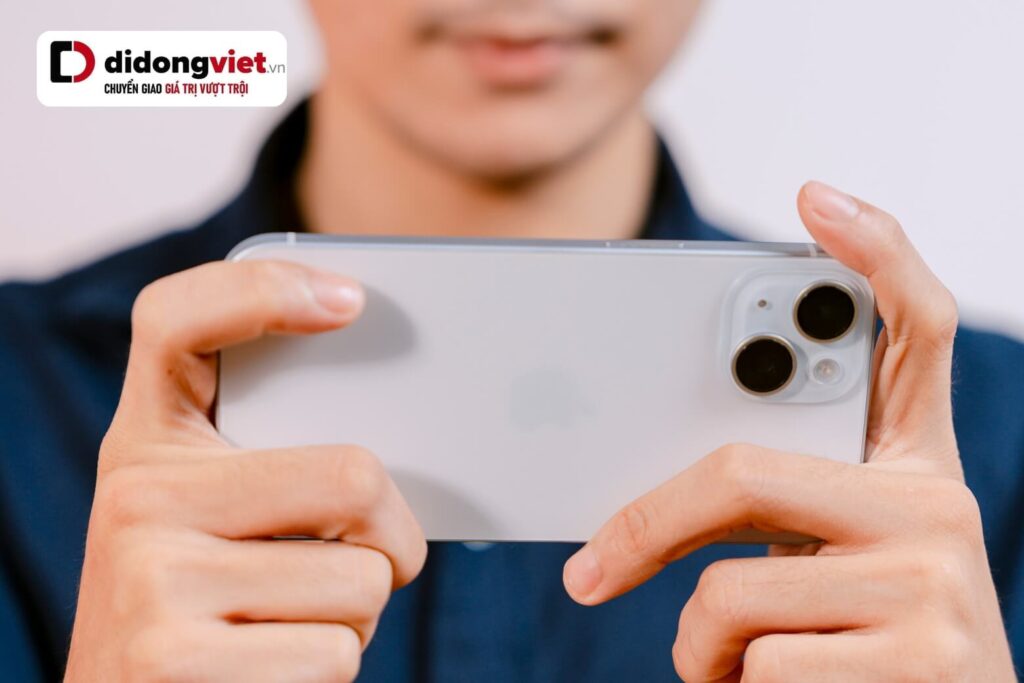 iPhone 15 nổi bật với khả năng quay video ổn định, chống rung tốt và màu sắc chân thực tối ưu cho mạng xã hội.