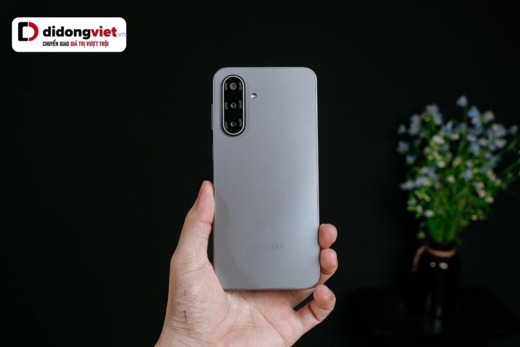 So sánh Xiaomi Redmi 15 5G và Samsung Galaxy A17 5G theo nhu cầu sử dụng 10 Galaxy A17 5G phù hợp cho học sinh, sinh viên và dân văn phòng với nhu cầu xem phim