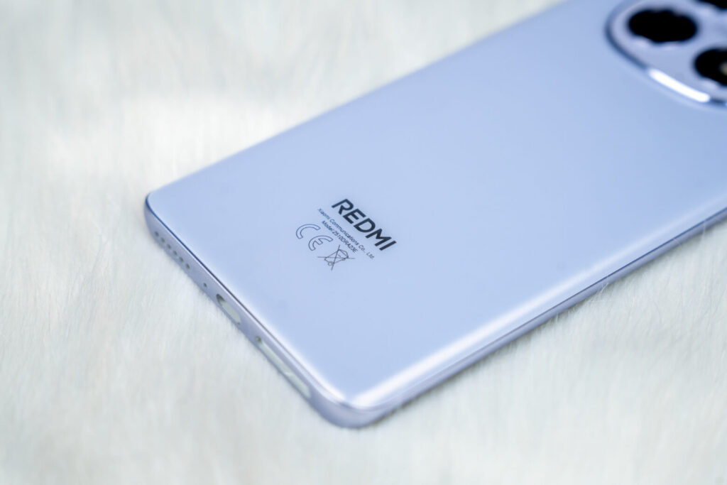 So sánh Xiaomi Redmi Note 15 5G và POCO X6 Pro để chọn máy đúng nhu cầu 17 Redmi Note 15 5G ứng dụng pin Silicon-Carbon bền bỉ, tối ưu dung lượng lâu dài