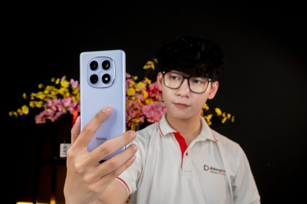 So sánh Xiaomi Redmi Note 15 5G và POCO X6 Pro để chọn máy đúng nhu cầu 19 Redmi Note 15 5G sở hữu camera cảm biến lớn, zoom giữ chi tiết tốt cùng bộ công cụ AI hỗ trợ chỉnh sửa ảnh thông minh ngay trong máy.