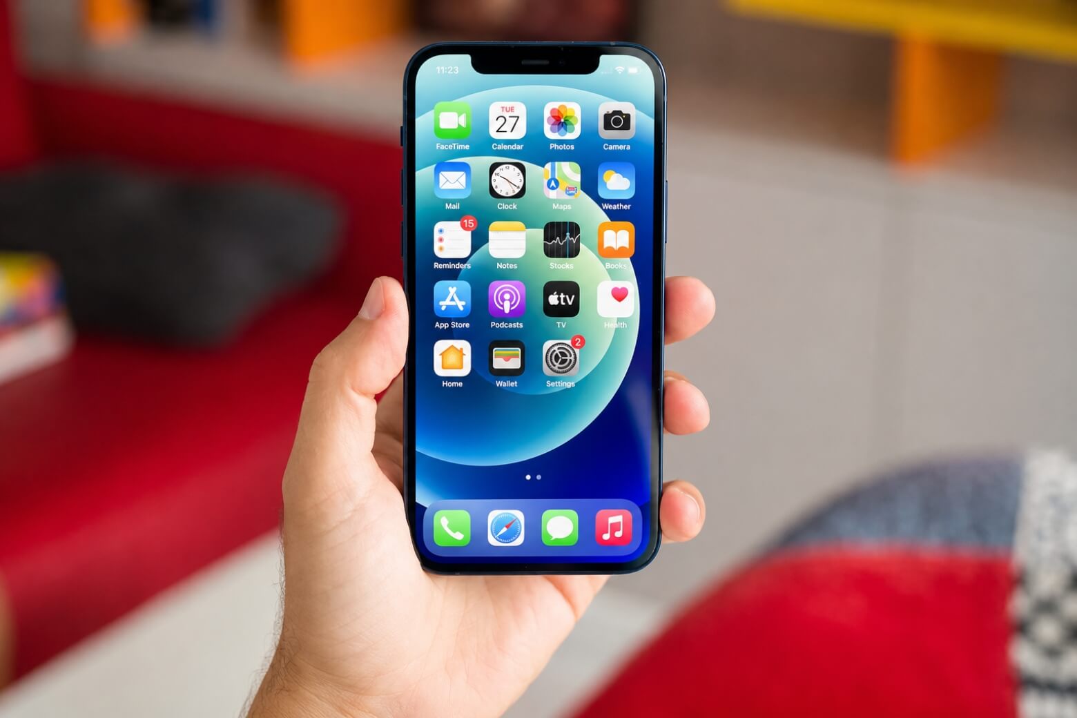 Trên tay iPhone 12: Trải nghiệm thực tế và rào cản thời lượng pin 8 Trên tay iPhone 12 màn hình OLED
