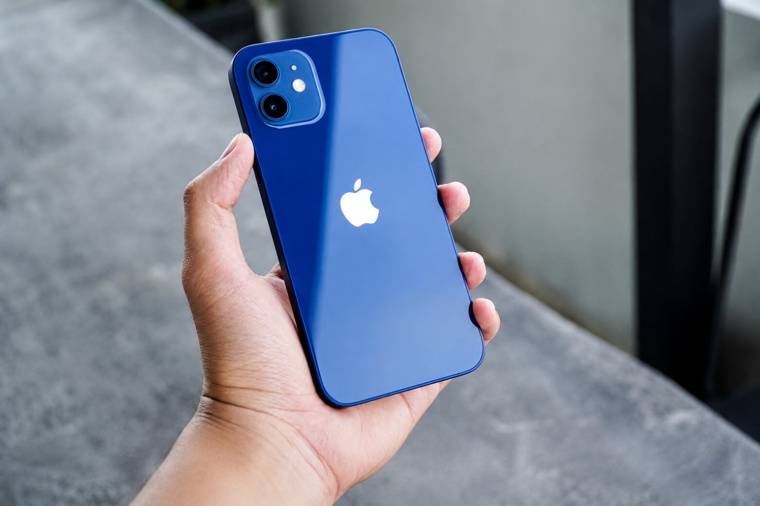 Trên tay iPhone 12: Trải nghiệm thực tế và rào cản thời lượng pin 7 Trên tay iPhone 12 thiết kế viền vuông