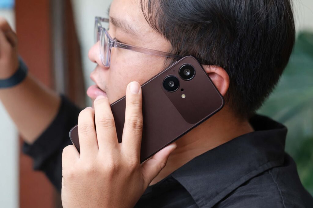 Trên tay OPPO A6c: Thiết kế thoải mái, pin bền bỉ cho nhu cầu sử dụng hằng ngày.