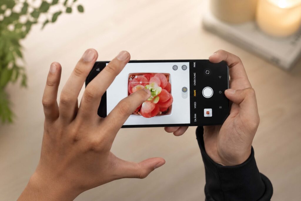 Tính năng Xóa vật thể AI giúp chỉnh sửa ảnh nhanh chóng và tiện lợi ngay trên OPPO A6c.