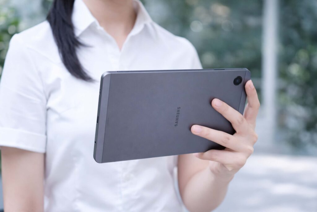 Trên tay Samsung Tab A11 LTE với thiết kế mang tính ứng dụng và hiệu năng ổn định 15 Loa kép âm lượng lớn, tái tạo lời thoại rõ ràng cho nhu cầu giải trí và học tập.