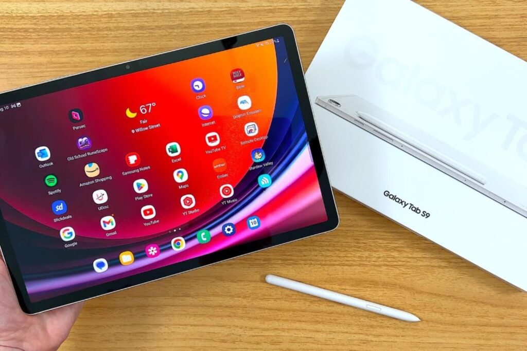 So sánh chi tiết iPad A16 và Samsung Galaxy Tab S9 về mức giá và hiệu năng 15 Biến hình thành máy tính chuyên nghiệp với chế độ Samsung DeX trên Galaxy Tab S9