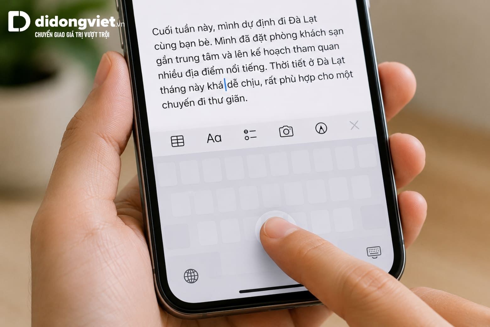 Cách viết chữ có dấu trên điện thoại iPhone đơn giản (Cập nhật iOS mới) 5 Nhấn giữ phím Spacebar trên iPhone để biến bàn phím thành trackpad di chuyển con trỏ
