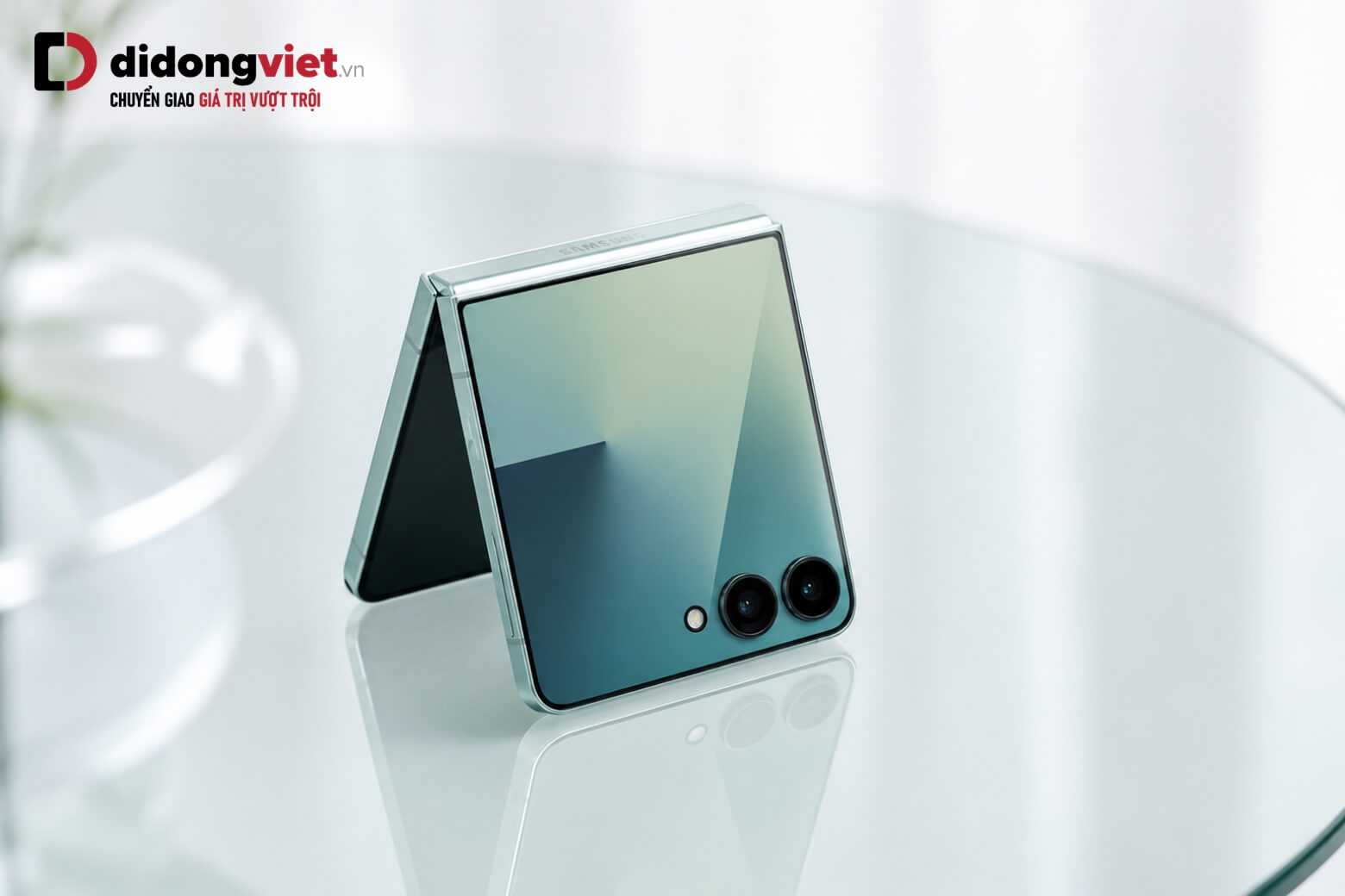 Rò rỉ cấu hình Samsung Galaxy Z Flip8: Mỏng 6.1mm, FlexWindow 4.1 inch và camera 50MP 5 Cấu hình Samsung Galaxy Z Flip8 thiết kế mỏng nhẹ 180g