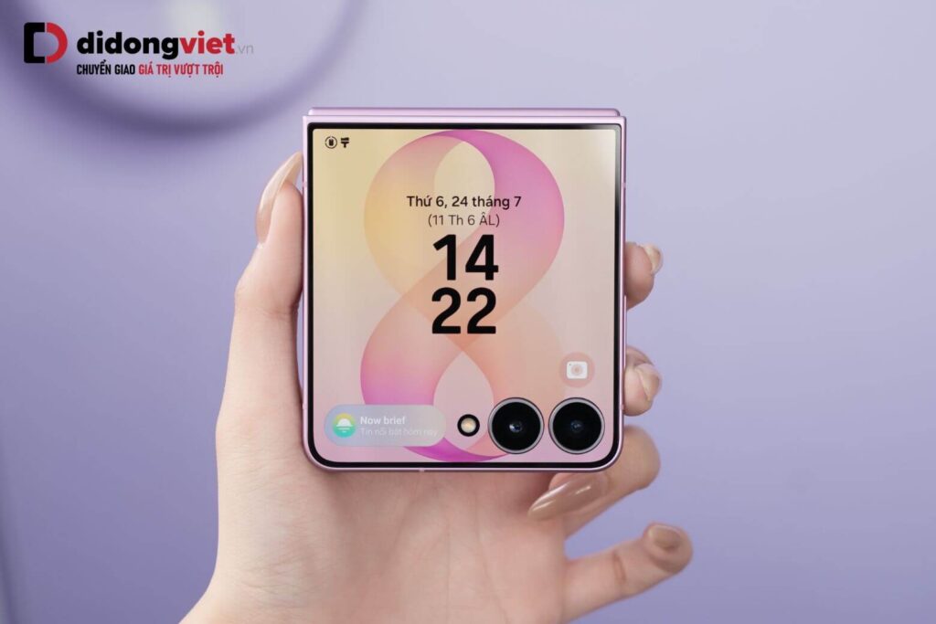 Cấu hình và trải nghiệm thực tế trên Samsung Galaxy Z Flip8 7 FlexWindow 4.1 inch mở rộng không gian tương tác, giảm tần suất gập mở trên Galaxy Z Flip8.