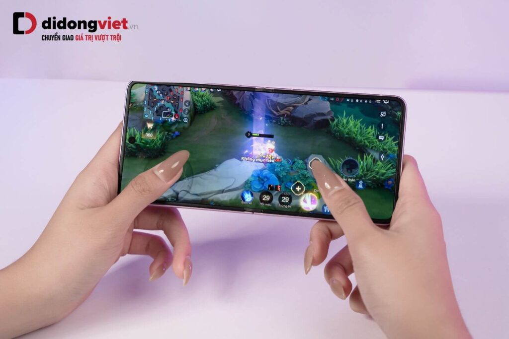 Cấu hình và trải nghiệm thực tế trên Samsung Galaxy Z Flip8 8 Snapdragon Elite Gen 5 for Galaxy tối ưu Galaxy AI với hiệu năng mạnh mẽ và xử lý trực tiếp trên thiết bị.