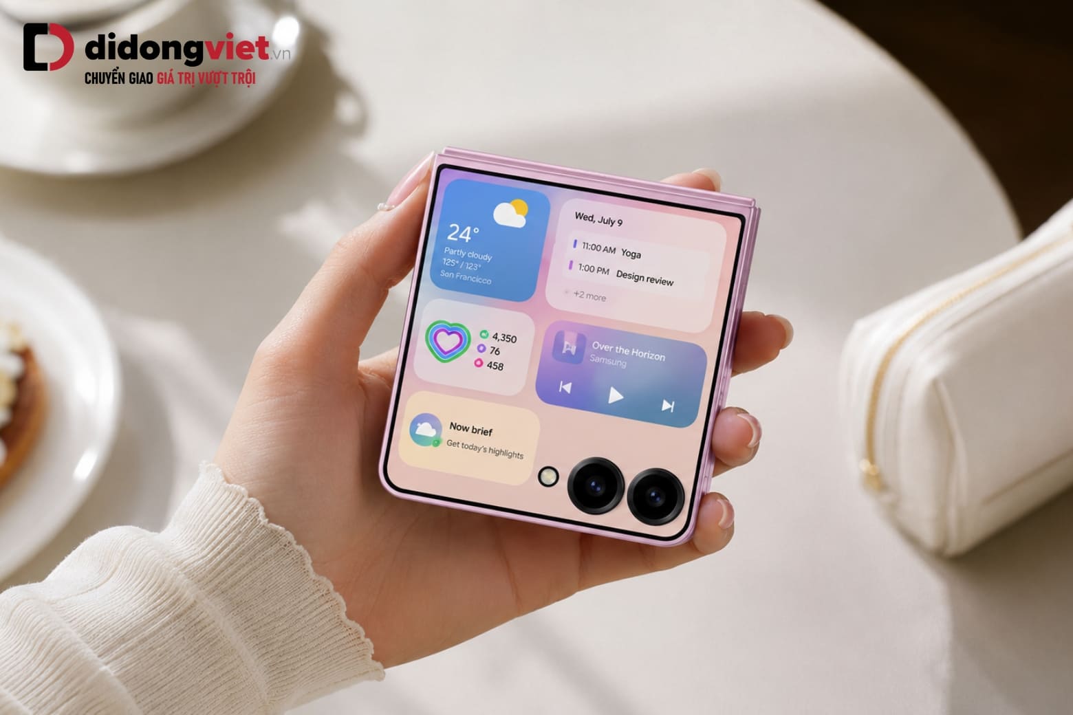 Đánh giá màn hình Samsung Z Flip8: Sáng rõ và tiện dụng 8 Màn hình ngoài phát huy giá trị khi giúp hoàn thành nhiều tác vụ nhanh chóng
