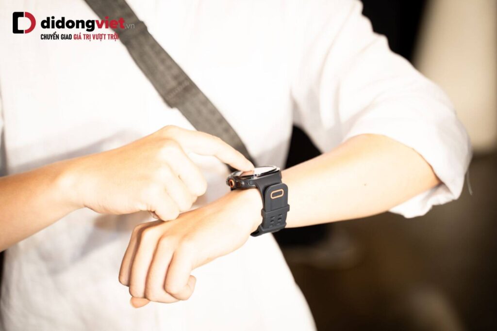 Đánh giá thực tế Samsung Galaxy Watch Ultra2 và bài toán lên đời 11 Samsung Galaxy Watch Ultra2 hỗ trợ chạy địa hình, lặn chuyên nghiệp, theo dõi sức khỏe 24/7 với cảm biến BioActive