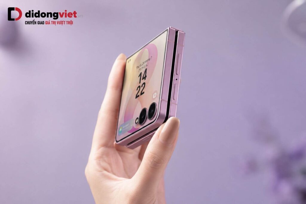 Đánh giá Samsung Z Flip8: Trải nghiệm thực tế và bài toán lên đời an toàn 5 Thiết kế bản lề siêu mỏng 6.1mm trên Samsung Galaxy Z Flip8 màu Hồng Rosé