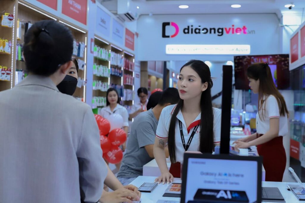 HoloVerse 3D trên OPPO Reno16 F: Đột phá quang học hay chiêu trò marketing? 10 Tại Di Động Việt: mua chính hãng, an tâm sử dụng lâu dài