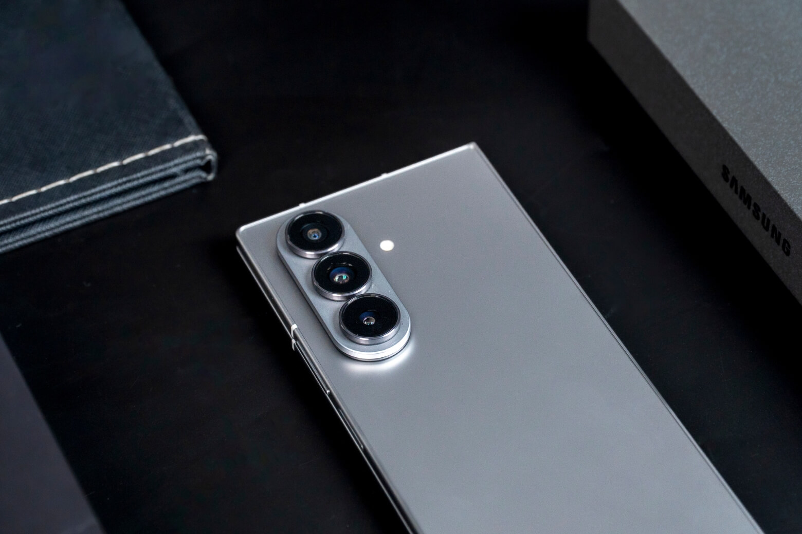 Rò rỉ tin đồn Samsung Galaxy Z Fold8 Ultra có gì mới về thiết kế, cấu hình? 6 Samsung Galaxy Z Fold8 Ultra có gì mới camera 200MP