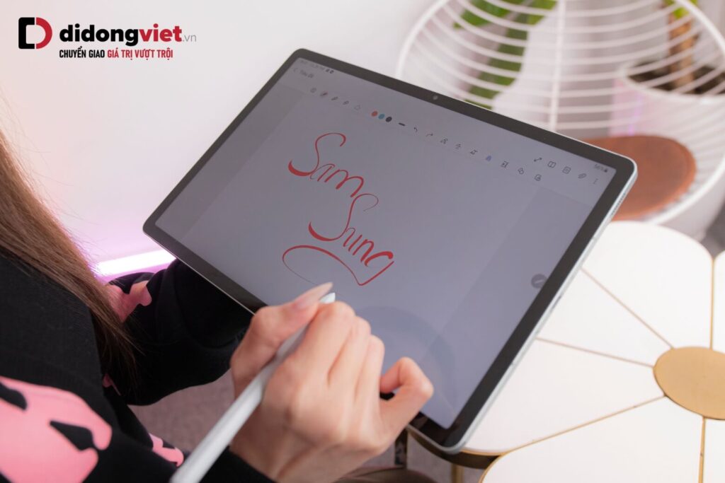 Samsung Tab nào có sẵn bút S Pen? Bảng giá và mẹo chọn máy tối ưu chi phí 9 Galaxy Tab dòng FE và Lite mang đến trải nghiệm ghi chú và viết vẽ mượt mà với S Pen.