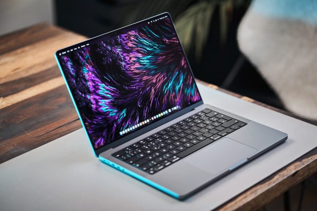 So sánh MacBook Air M5 và MacBook Pro M4 dựa trên nhu cầu sử dụng thực tế 12 MacBook Pro M4 vượt trội về chất lượng hiển thị.