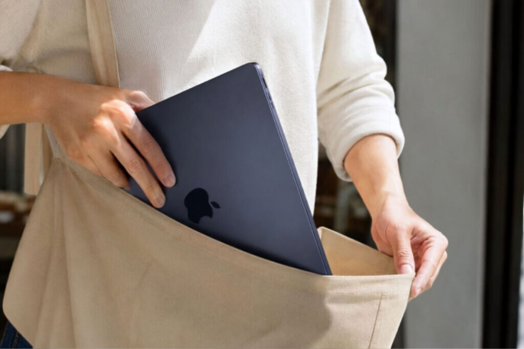 So sánh MacBook Air M5 và MacBook Pro M4 dựa trên nhu cầu sử dụng thực tế 13 MacBook Air M5 là người bạn đồng hành lý tưởng khi di chuyển.
