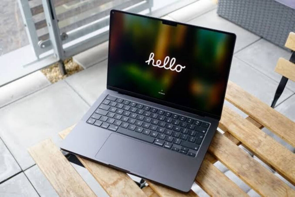 So sánh MacBook Air M5 và MacBook Pro M4 dựa trên nhu cầu sử dụng thực tế 14 MacBook Pro M4 đáp ứng tốt các tác vụ AI chuyên nghiệp.