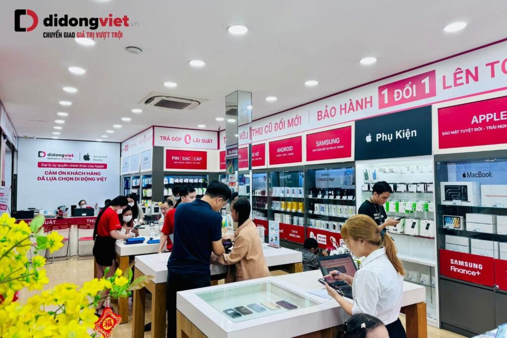 So sánh REDMI 17 5G và REDMI 15 5G giúp bạn quyết định nâng cấp 8 Khách hàng tham gia thu cũ đổi mới điện thoại tại Di Động Việt