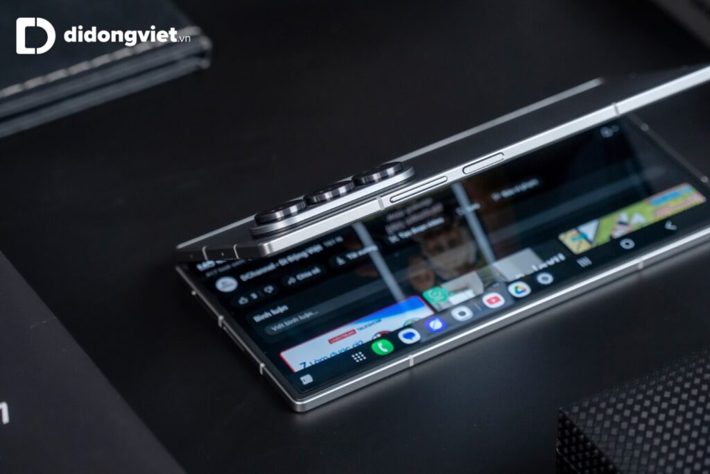 So sánh Samsung Galaxy S26 Ultra và Galaxy Z Fold7: Chọn camera đỉnh cao hay siêu đa nhiệm? 13 Galaxy Z Fold7 nổi bật với thiết kế mỏng nhẹ 4,2 mm nhưng vẫn mang lại hiệu năng mạnh mẽ từ Snapdragon 8 Elite.